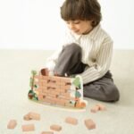 Medinis vikrumo žaidimas su vovere ir krintančiu riešutu – Paveikslėlis 2