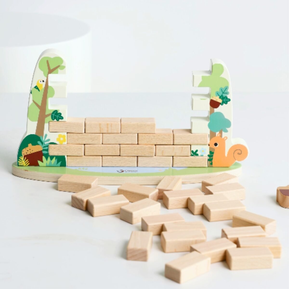 Medinis vikrumo žaidimas su vovere ir krintančiu riešutu – Paveikslėlis 5