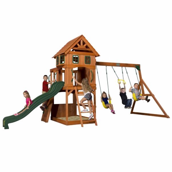 Medinis žaidimų kompleksas su čiuožykla