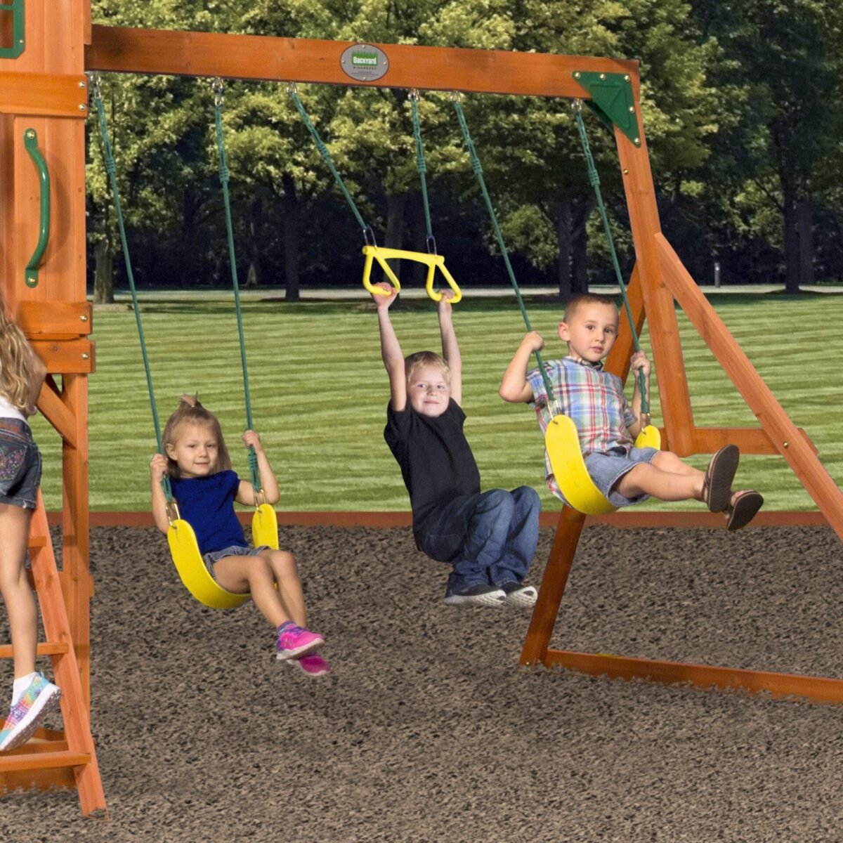 Medinis žaidimų kompleksas su čiuožykla, sūpynėmis ir smėlio dėže – Paveikslėlis 4