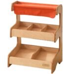 Medinis žaidimų parduotuvės stendas su stogeliu