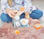 Medinis žaislinis mikseris su priedais – Paveikslėlis 4