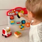 Montessori automobilis-kačiukas su 4 nuimamais lavinamaisiais elementais