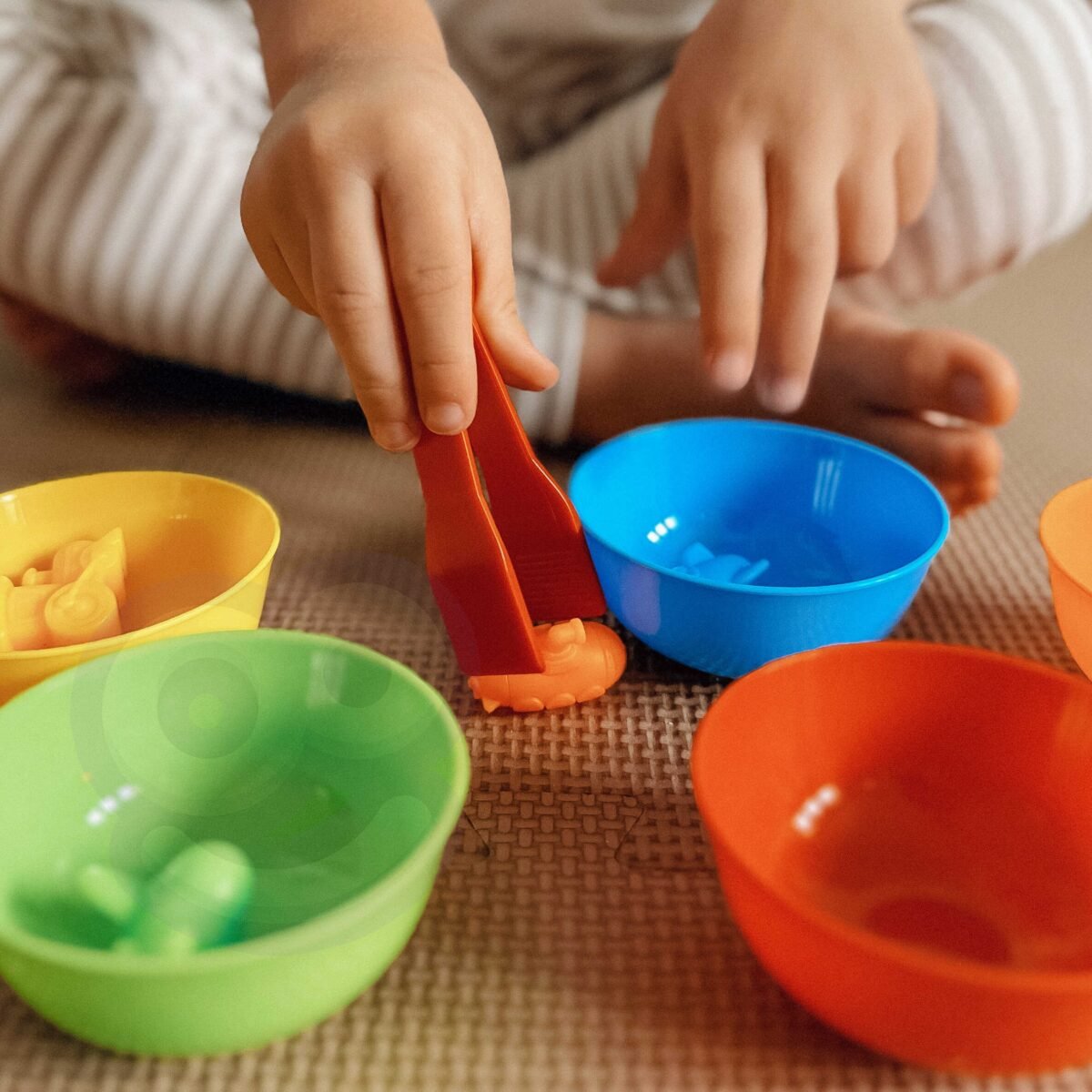 Montessori edukacinis spalvų rūšiuoklis su transporto priemonėmis, 44 dalių – Paveikslėlis 6