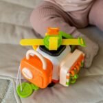 Montessori lavinamasis konstruktorius automobilis-katytė su manipuliaciniais blokeliais – Paveikslėlis 5