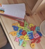 Montessori medinė abėcėlės dėlionė raidžių ir žodžių mokymui, 57 el.
