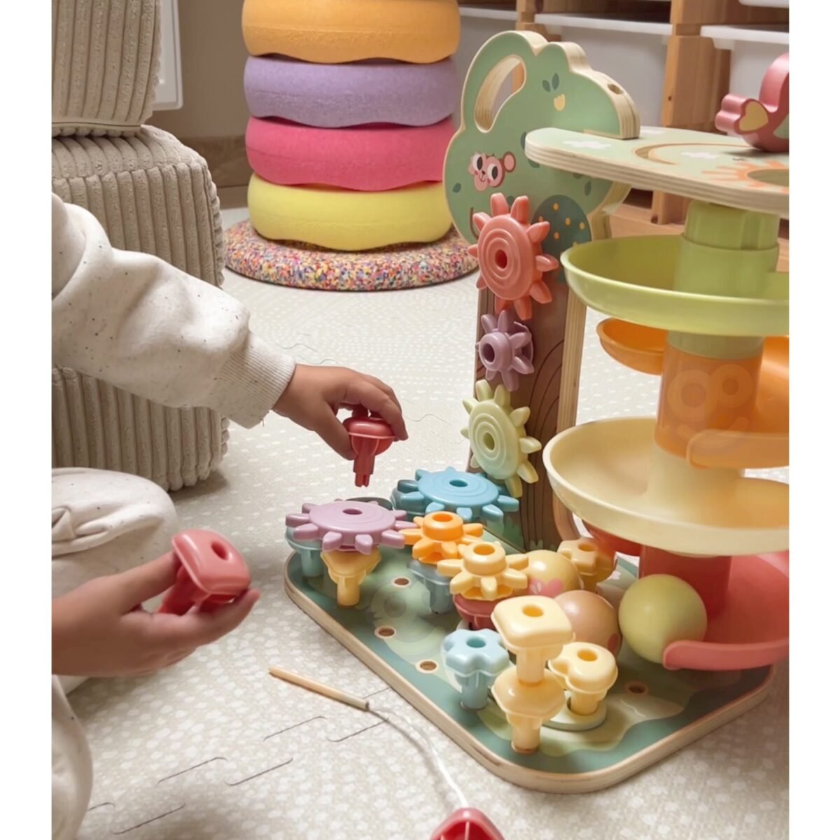 Montessori veiklos medelis su rutuliukų trasa – Paveikslėlis 8