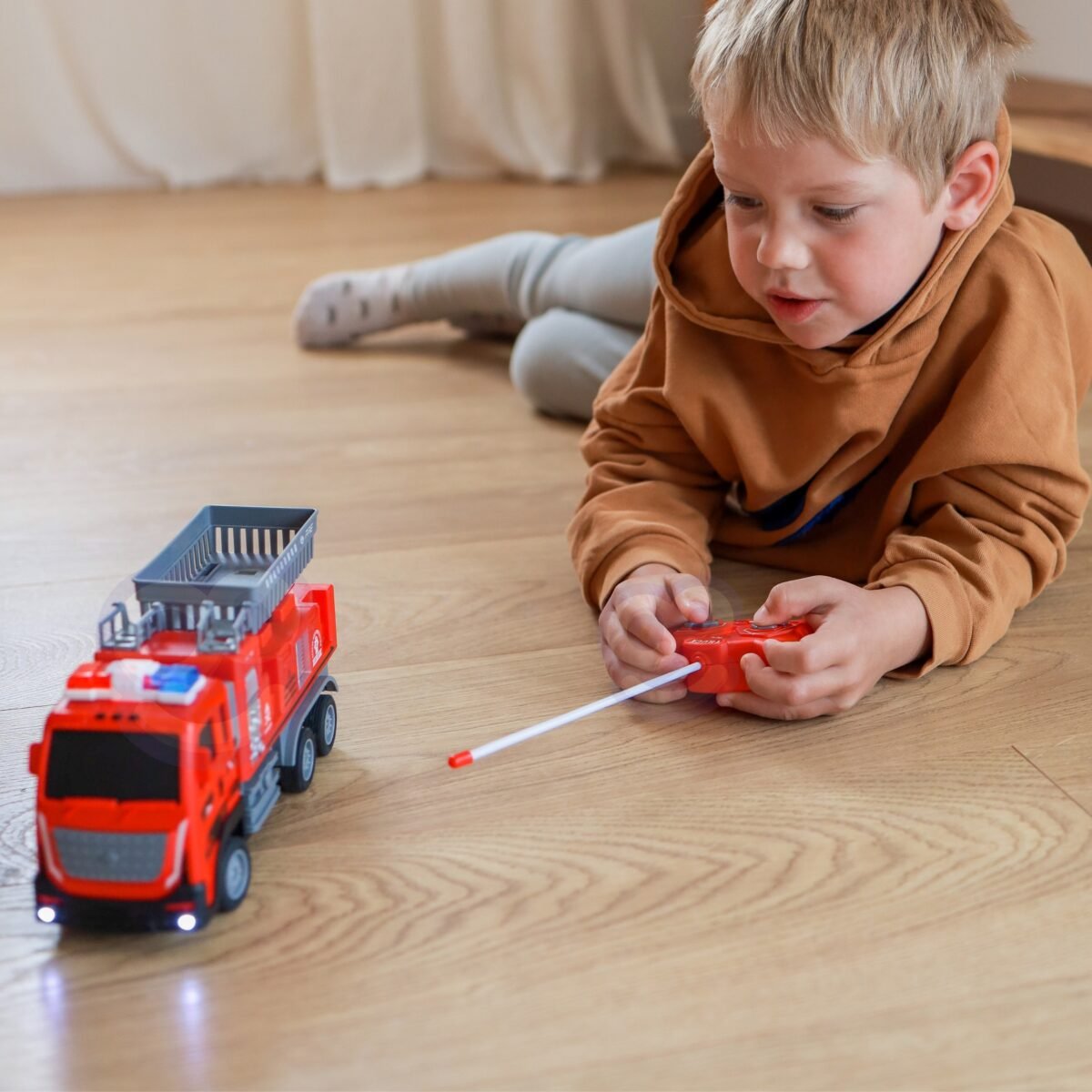 Nuotoliniu būdu valdomas gaisrinis automobilis su keltuvu – Paveikslėlis 4