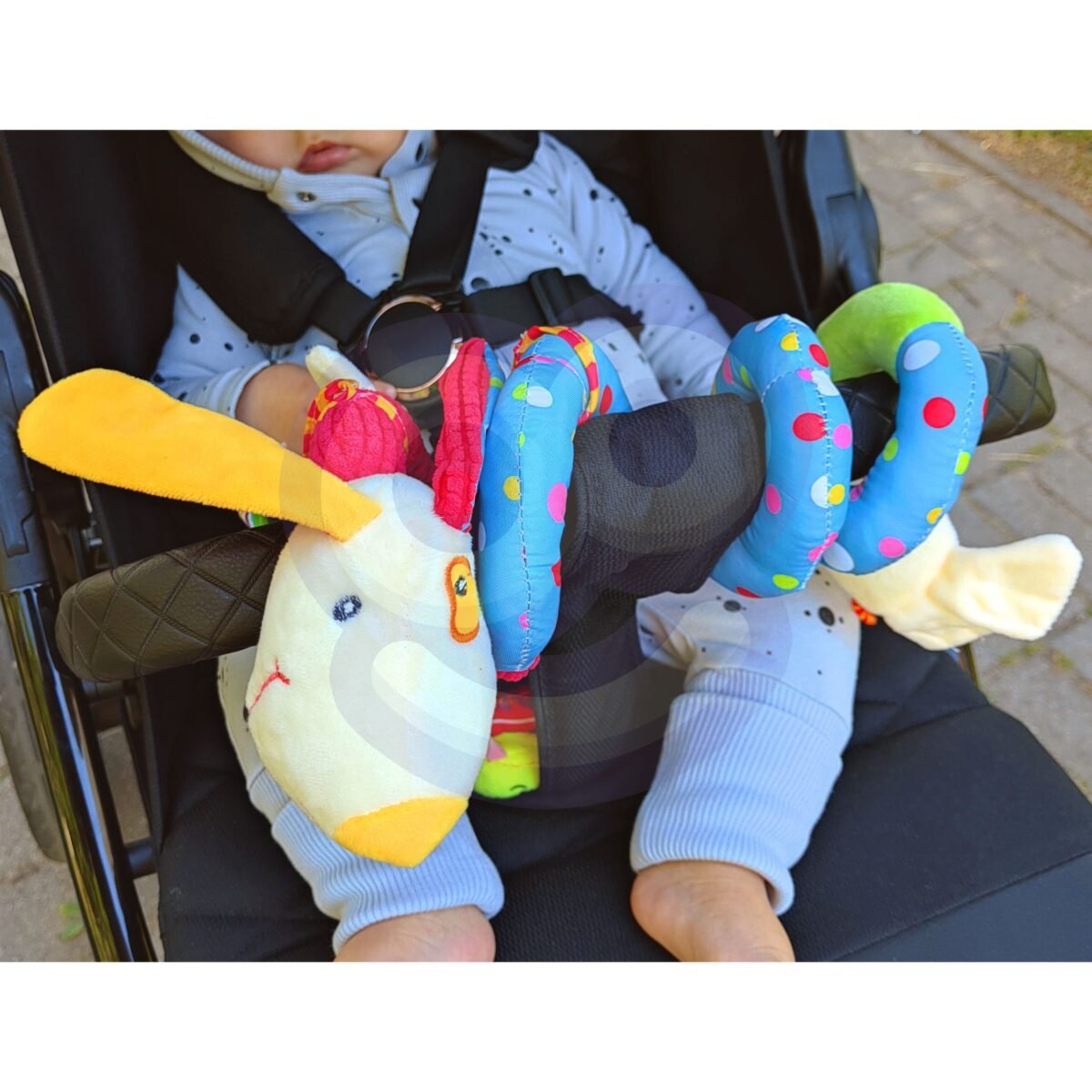 Pakabinamas spiralinis lavinamasis šuniuko žaislas vežimėliui ir lovytei – Paveikslėlis 3