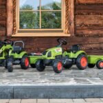 Pėdalais minamas traktorius Claas su priekaba ir garso signalu – Paveikslėlis 2