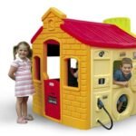 Plastikinis žaidimų namelis su skirtingomis veiklomis