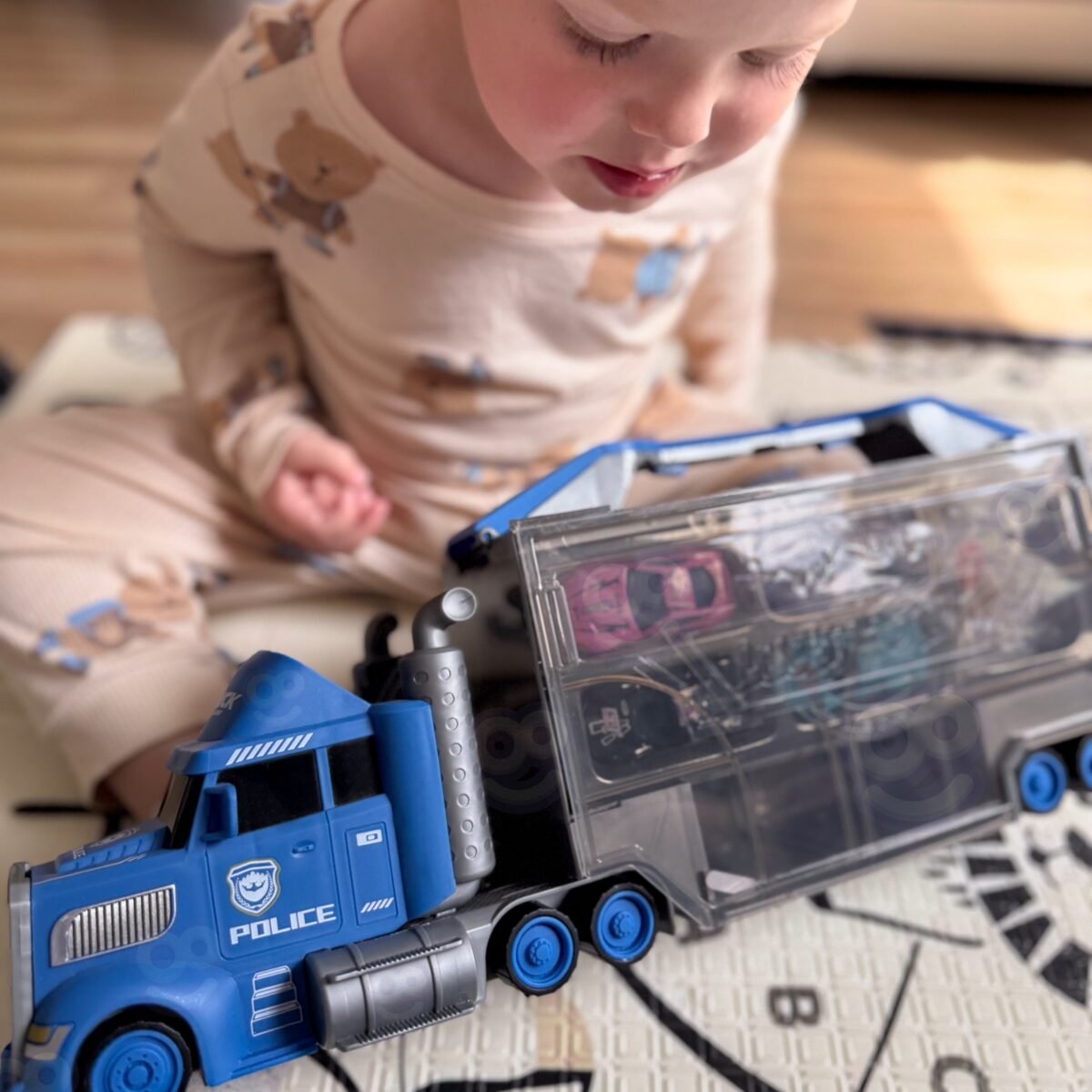 Policijos sunkvežimis – transporteris ir lenktynių trasa su automobiliais – Paveikslėlis 4