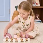 Medinis traukinukas su vagonėliais ir kaladėlėmis – Paveikslėlis 3