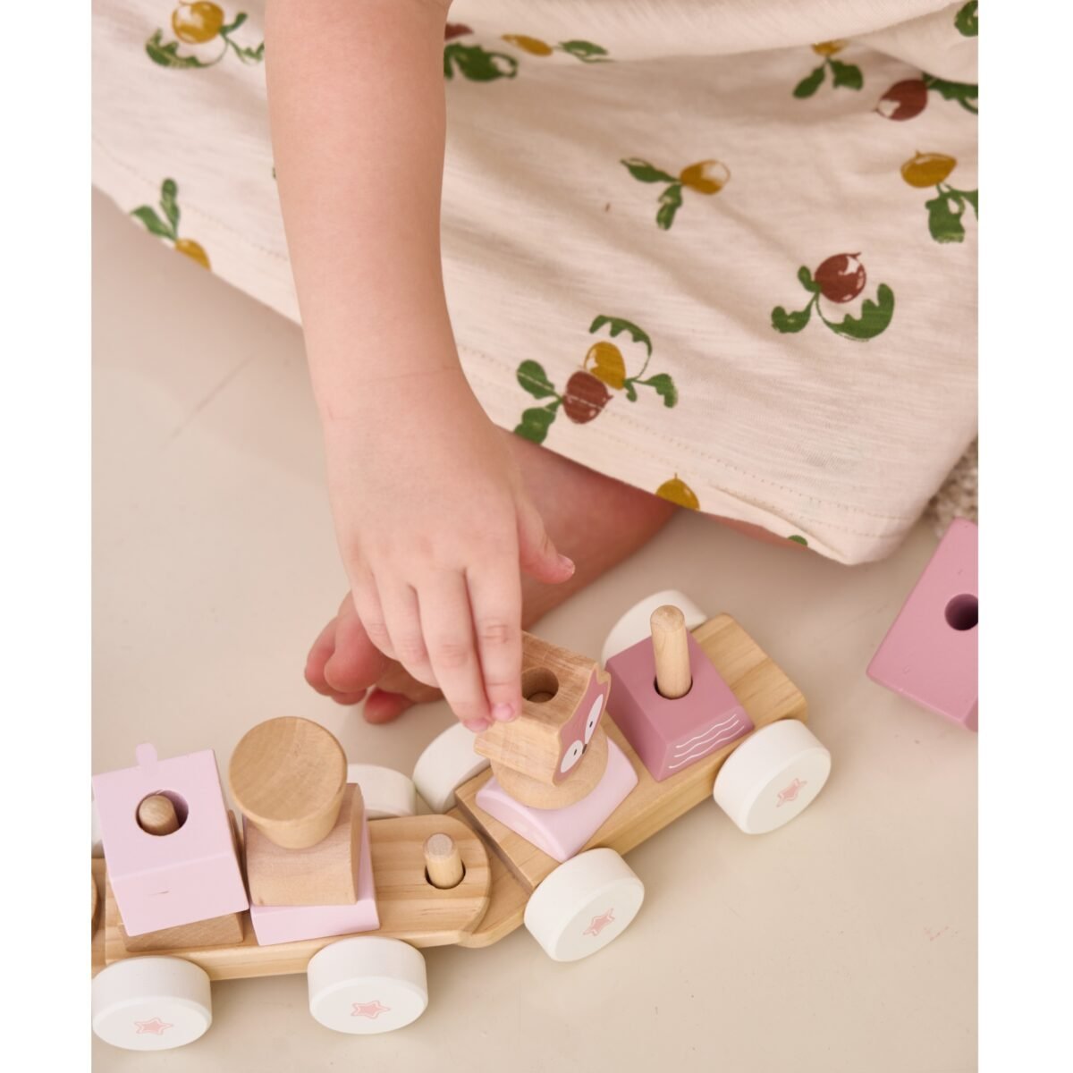 Medinis traukinukas su vagonėliais ir kaladėlėmis – Paveikslėlis 6