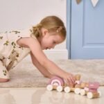 Medinis traukinukas su vagonėliais ir kaladėlėmis – Paveikslėlis 8