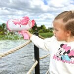 Rožinis muilo burbulų pistoletas su 91 anga, LED ir skysčiu – Paveikslėlis 6