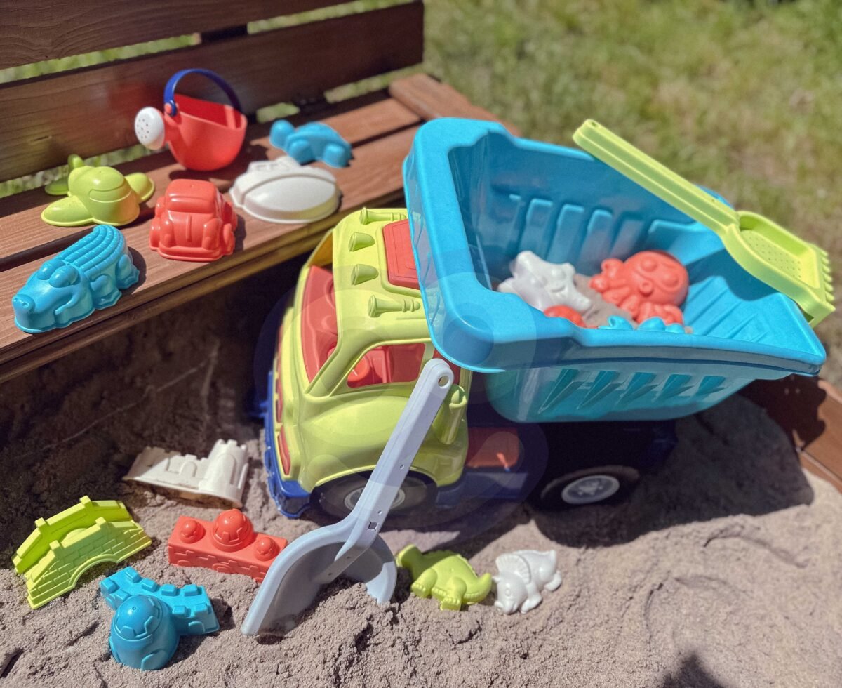 Smėlio rinkinys su dideliu 52 cm savivarčiu ir 20 formelių – Paveikslėlis 4