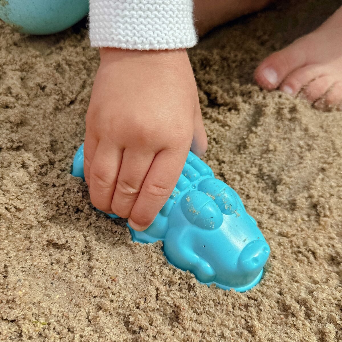 Smėlio rinkinys su dideliu 52 cm savivarčiu ir 20 formelių – Paveikslėlis 8