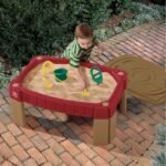 Smėlio stalas su dangčiu, automobilių trasa ir priedais – Paveikslėlis 15