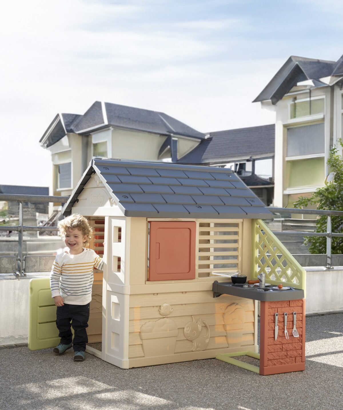 Sodo žaidimų namelis su virtuvėle ir 17 virtuvės priedų – Paveikslėlis 2
