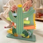 Spalvinga medinė dinozaurų trasa su riedančiais elementais – Paveikslėlis 4