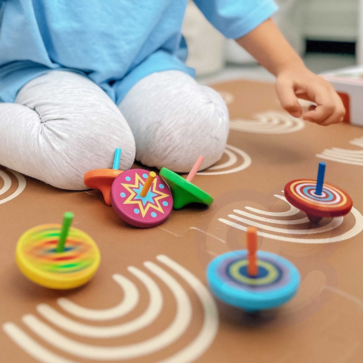 Spalvotas medinis vilkelis – Paveikslėlis 3