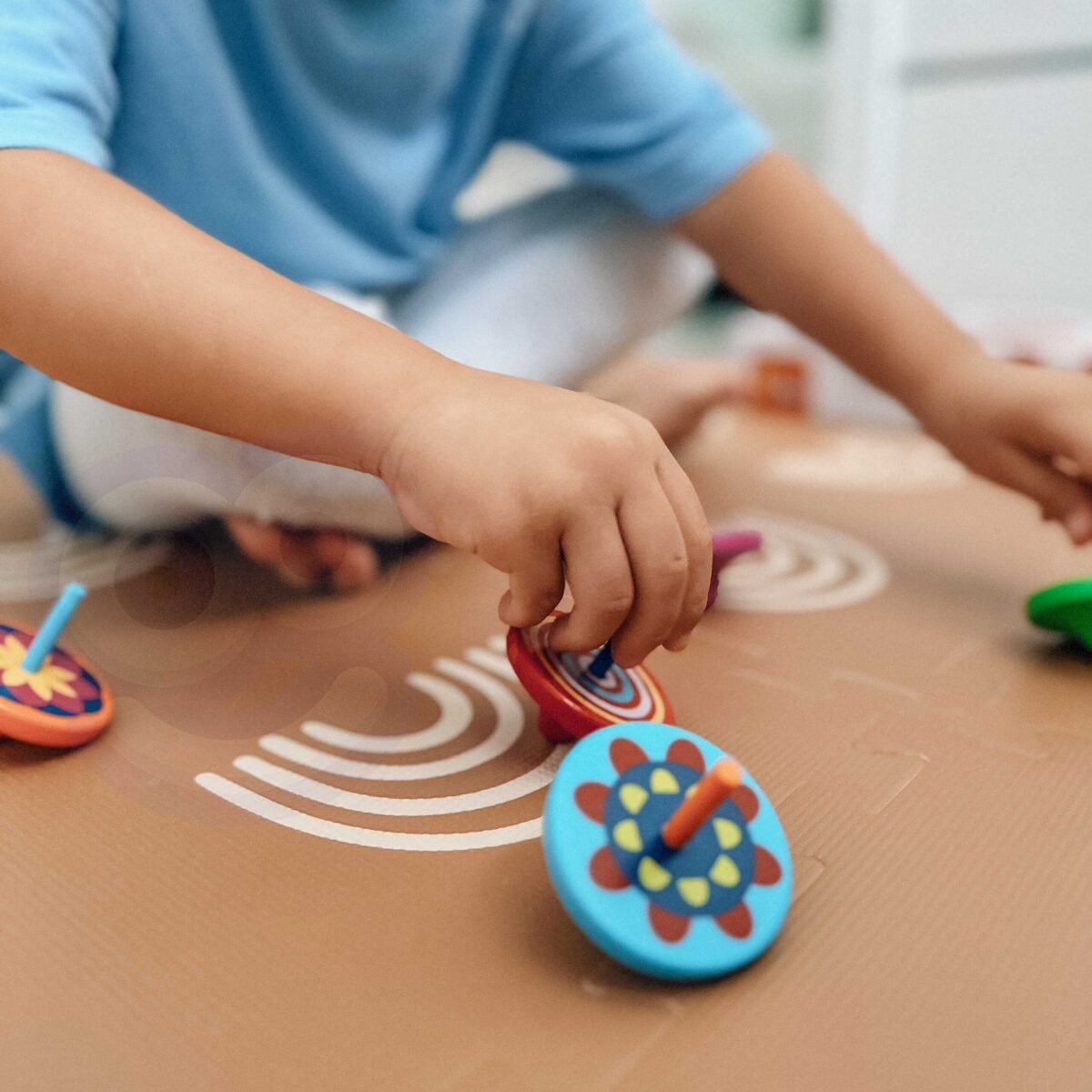 Spalvotas medinis vilkelis – Paveikslėlis 7