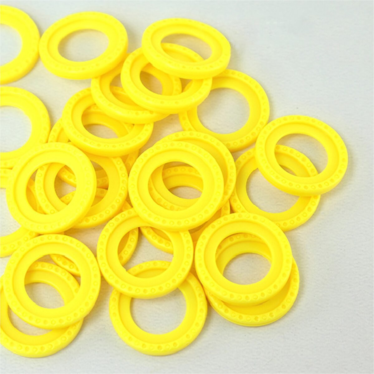 Spalvotų kiaušinių balansavimo žaidimas su šaukšteliais – Paveikslėlis 5