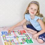 Stalo žaidimų rinkinys du viename: mažasis detektyvas ir kiniškos šaškės – Paveikslėlis 2