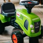 Stumiamasis traktoriukas Baby Claas žalias su priekaba ir priedais