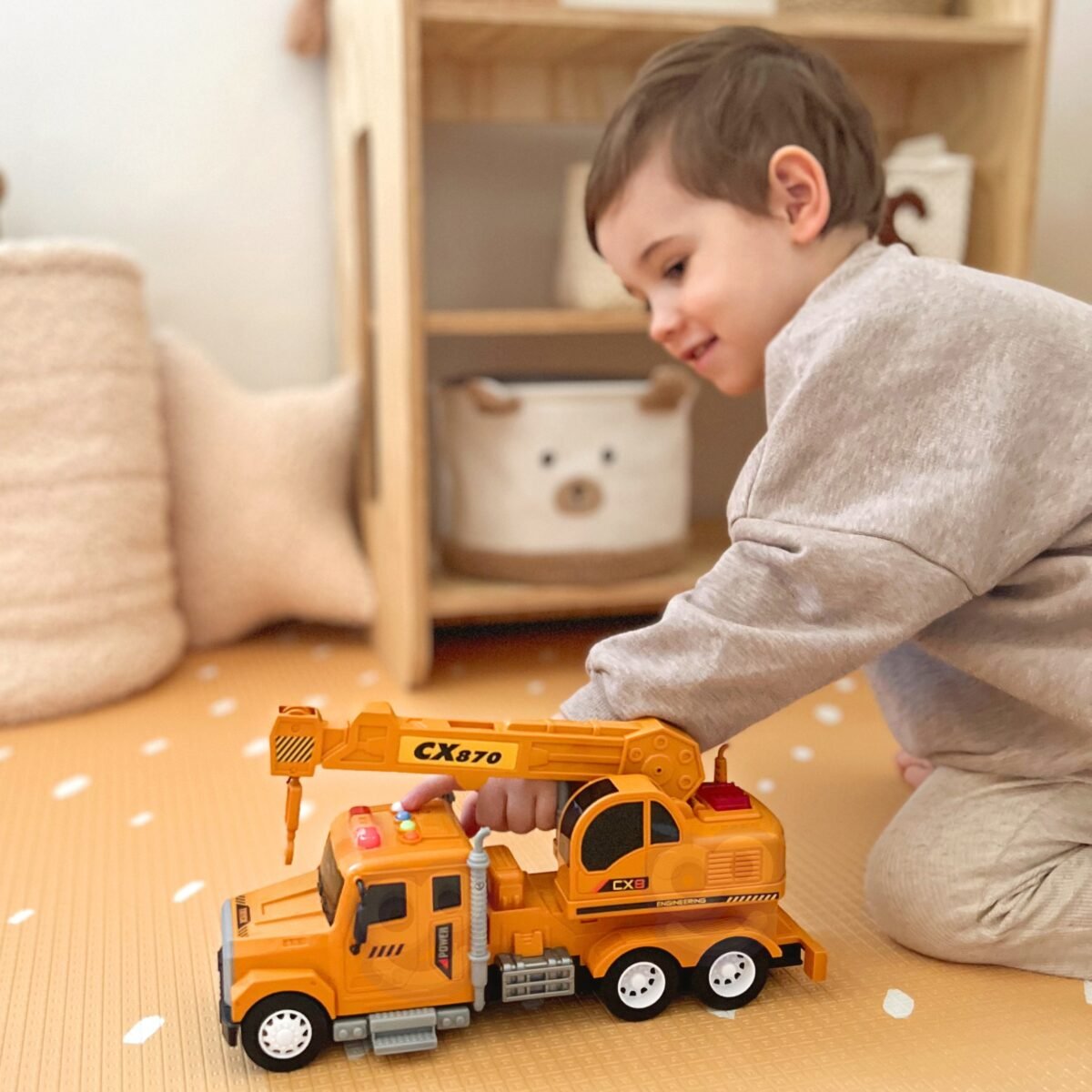 šviesomis ir garsais