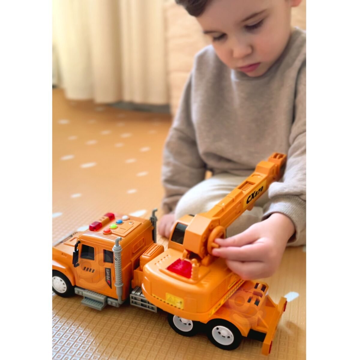 Sunkvežimis-kranas su valdomu kabliu, šviesomis ir garsais, 1:14 mastelio – Paveikslėlis 5