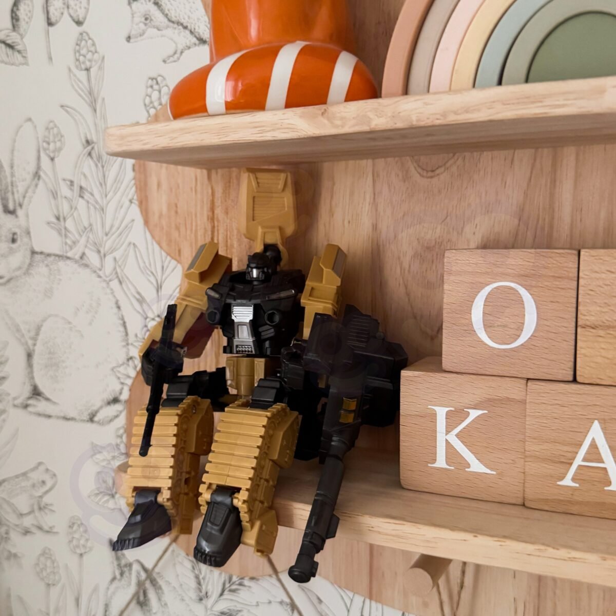 Transformuojantis robotas-tankas 3in1 su revolveriu ir strėlytėmis, rudas – Paveikslėlis 9