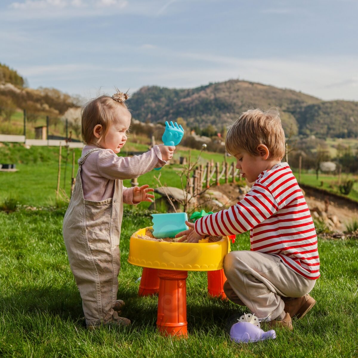 Vandens ir smėlio staliukas piratų laivas su 8 priedais – Paveikslėlis 2