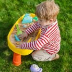 Vandens ir smėlio staliukas piratų laivas su 8 priedais – Paveikslėlis 3