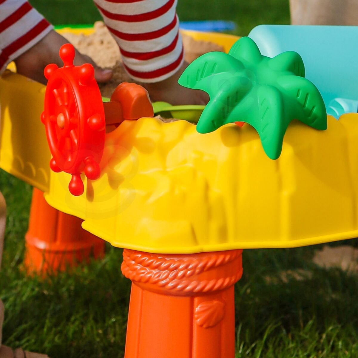 Vandens ir smėlio staliukas piratų laivas su 8 priedais – Paveikslėlis 4