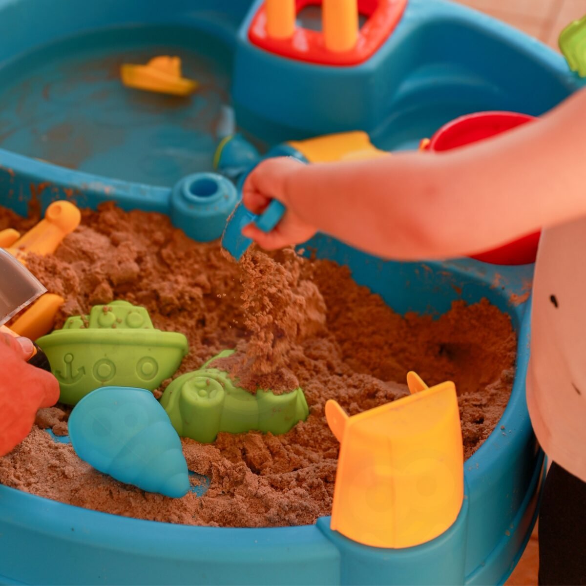 Vandens ir smėlio staliukas su malūnėliu ir 14 priedų – Paveikslėlis 6