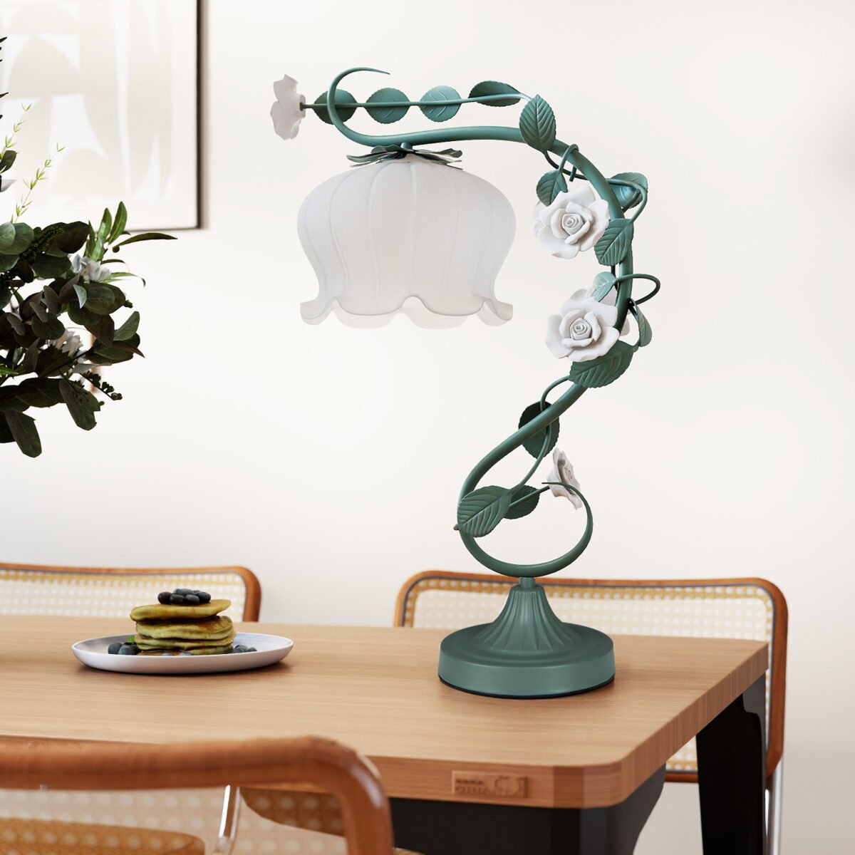 Vintažinė stalinė lempa su pakalnučių stiklo gaubtu ir keraminėmis rožėmis (Žalia) – Paveikslėlis 4
