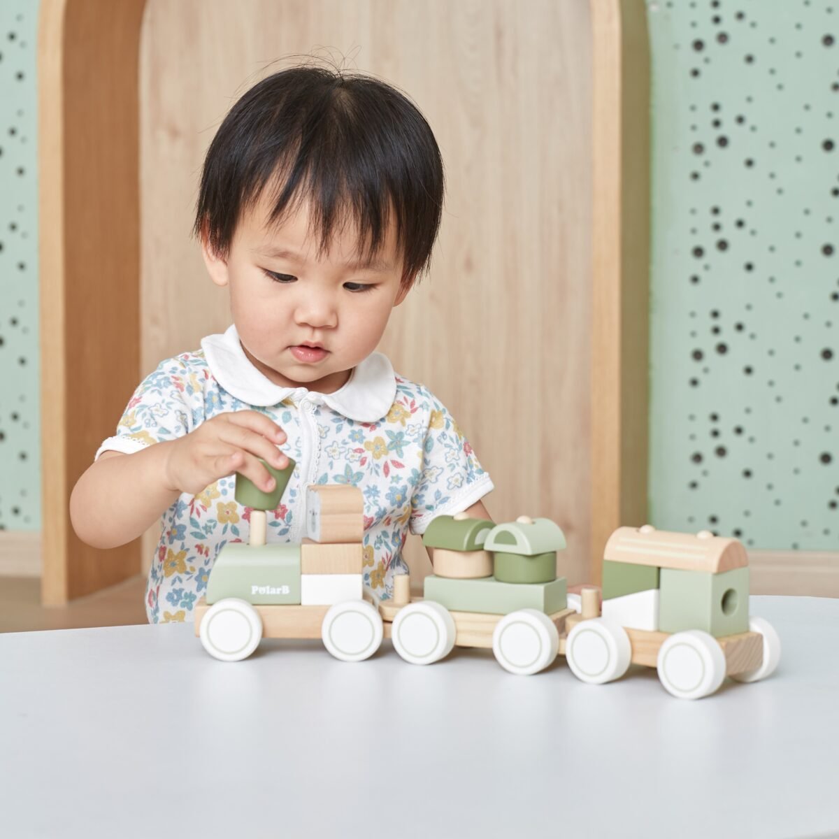 Medinis traukinukas konstruktorius su vagonėliais ir kaladėlėmis – Paveikslėlis 7