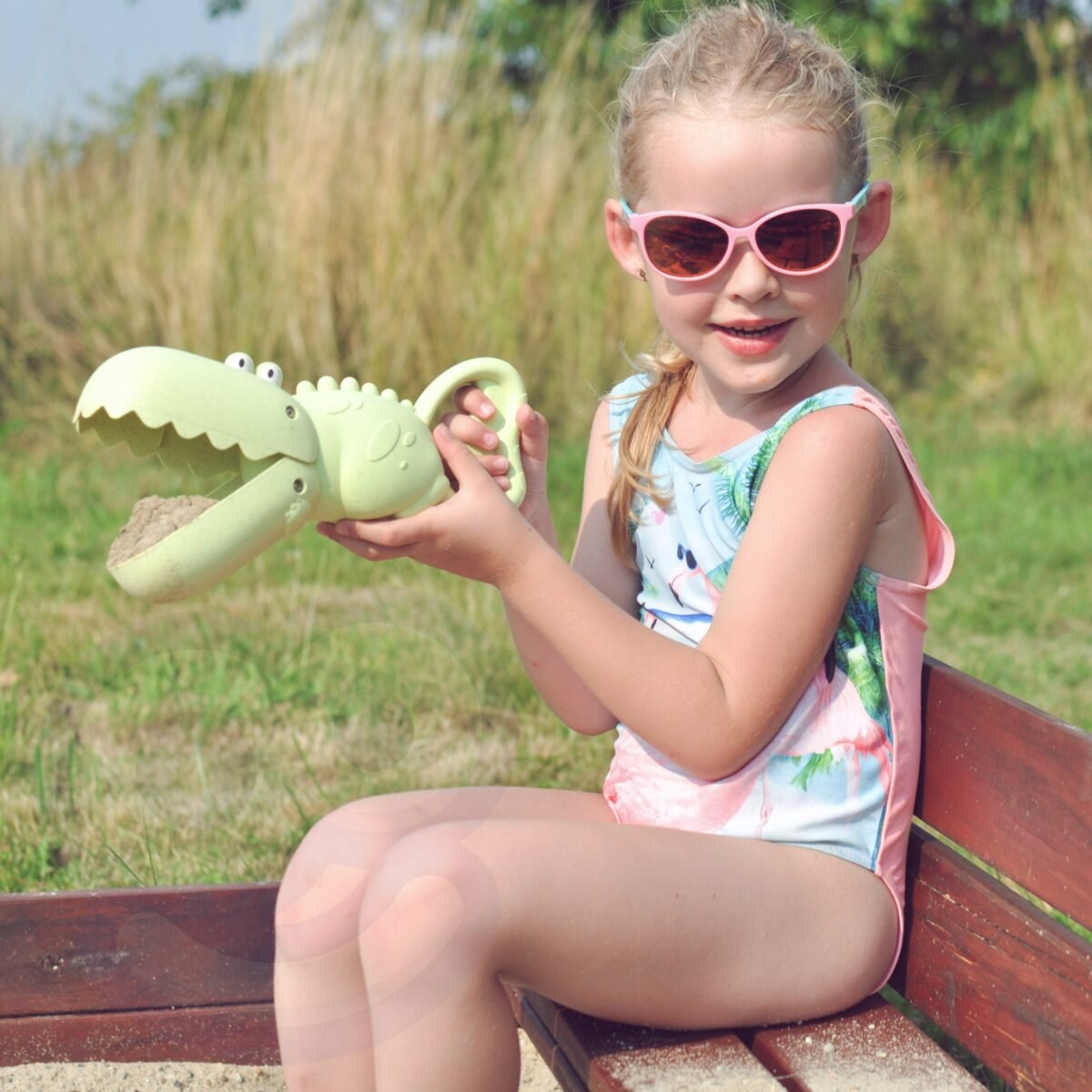 Žalias organinis kastuvėlis krokodilo formos smėliui ir vandeniui – Paveikslėlis 2