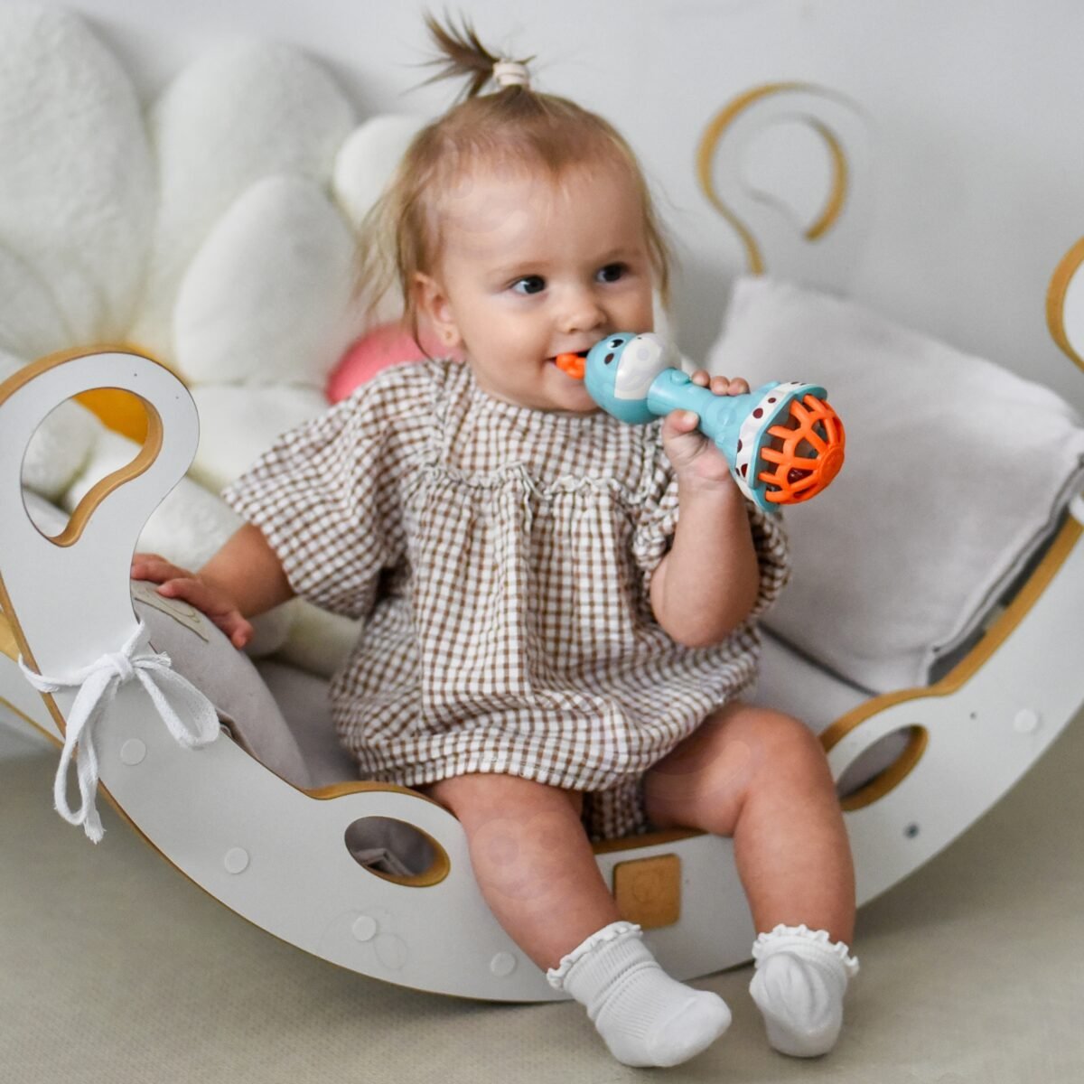 Žirafos formos sensorinis muzikinis barškutis-kramtukas Montessori – Paveikslėlis 2