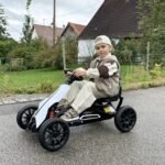 Vaikų elektrinis kartingas su reguliuojamu greičiu ir saugos diržu – Paveikslėlis 2