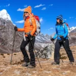 Lengvos reguliuojamos aliuminio trekingo lazdos su kamštinėmis ir EVA rankenomis (Juoda) – Paveikslėlis 3