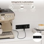 Aukšta virtuvės spintelė su ratano durelėmis ir integruota įkrovimo stotele (Balta) – Paveikslėlis 3