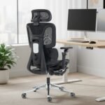 Ergonominė biuro kėdė su kojų atrama ir atlenkiamais porankiais