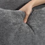 Kompaktiška dvivietė šenilinė sofa su sparnuotu atlošu – Paveikslėlis 9