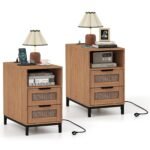 2 dalių naktinių staliukų komplektas su integruota įkrovimo stotele ir ratanu (Natūrali ir juoda)