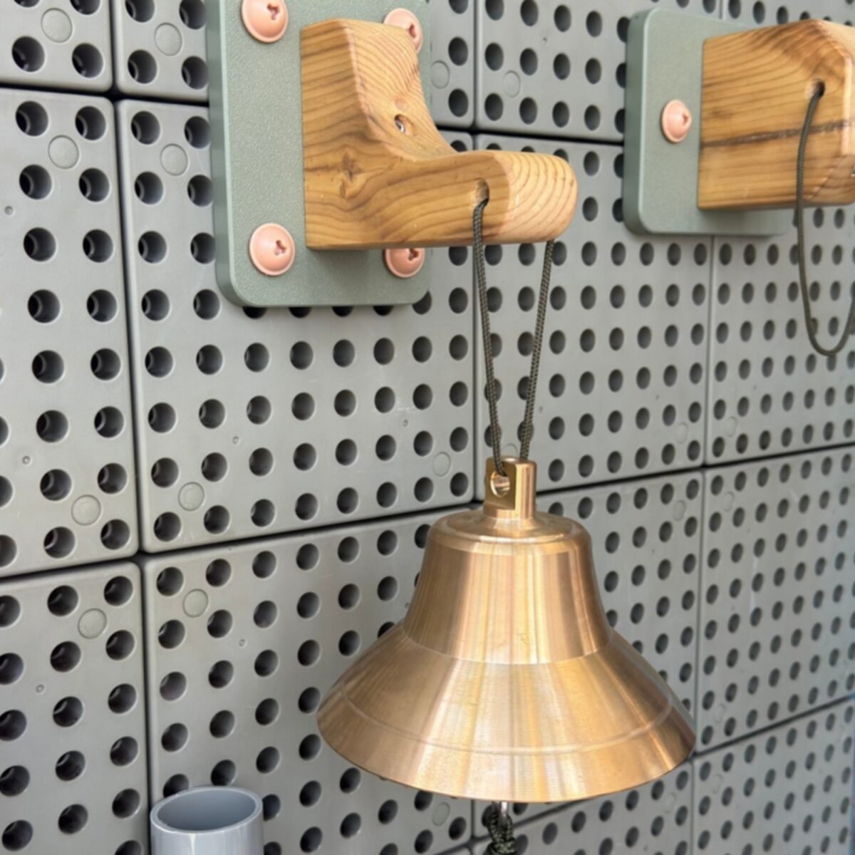 Bronzinis edukacinis varpelis STEAM sienoms – Paveikslėlis 3