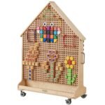 Didelė medinė namelio formos dvipusė STEM lenta su ratukais