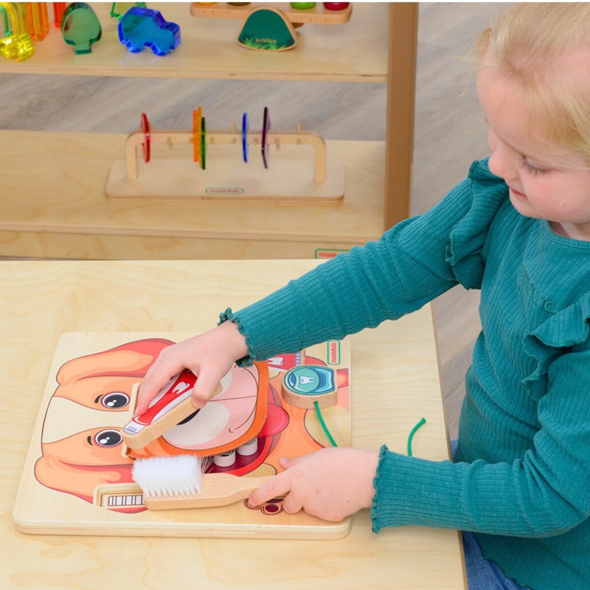 Medinė lenta dantukų valymui su šuniuku – Paveikslėlis 6